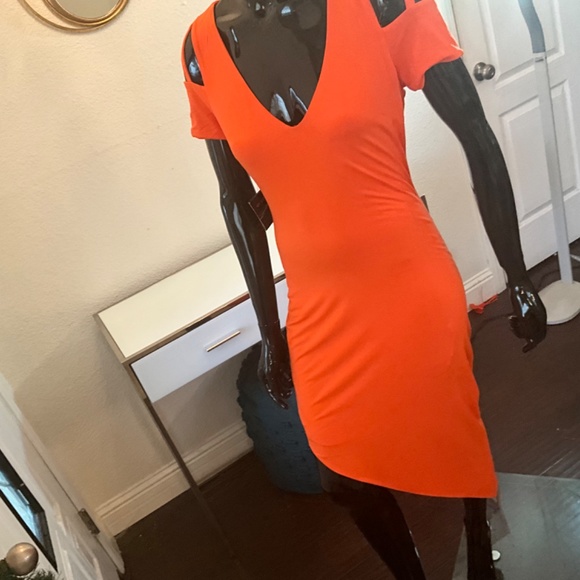 NWT BEBE KNIT SHOULDER ASYMMETRICAL FITTED MIDI DRESS M - Picture 9 of 10